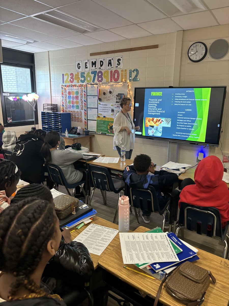 KimberlyHuntley's tweet photo. So happy to be back at work with my new and improved hip. I missed my students! I taught a career cluster lesson to the 5th graders at Windsor last week.  #careerclusters #FutureLeaders  #careerexploration @RichlandTwo @RichlandTwoAVID @JenniferrCain @DrOMorgan https://t.co/JKmS7oYdkJ