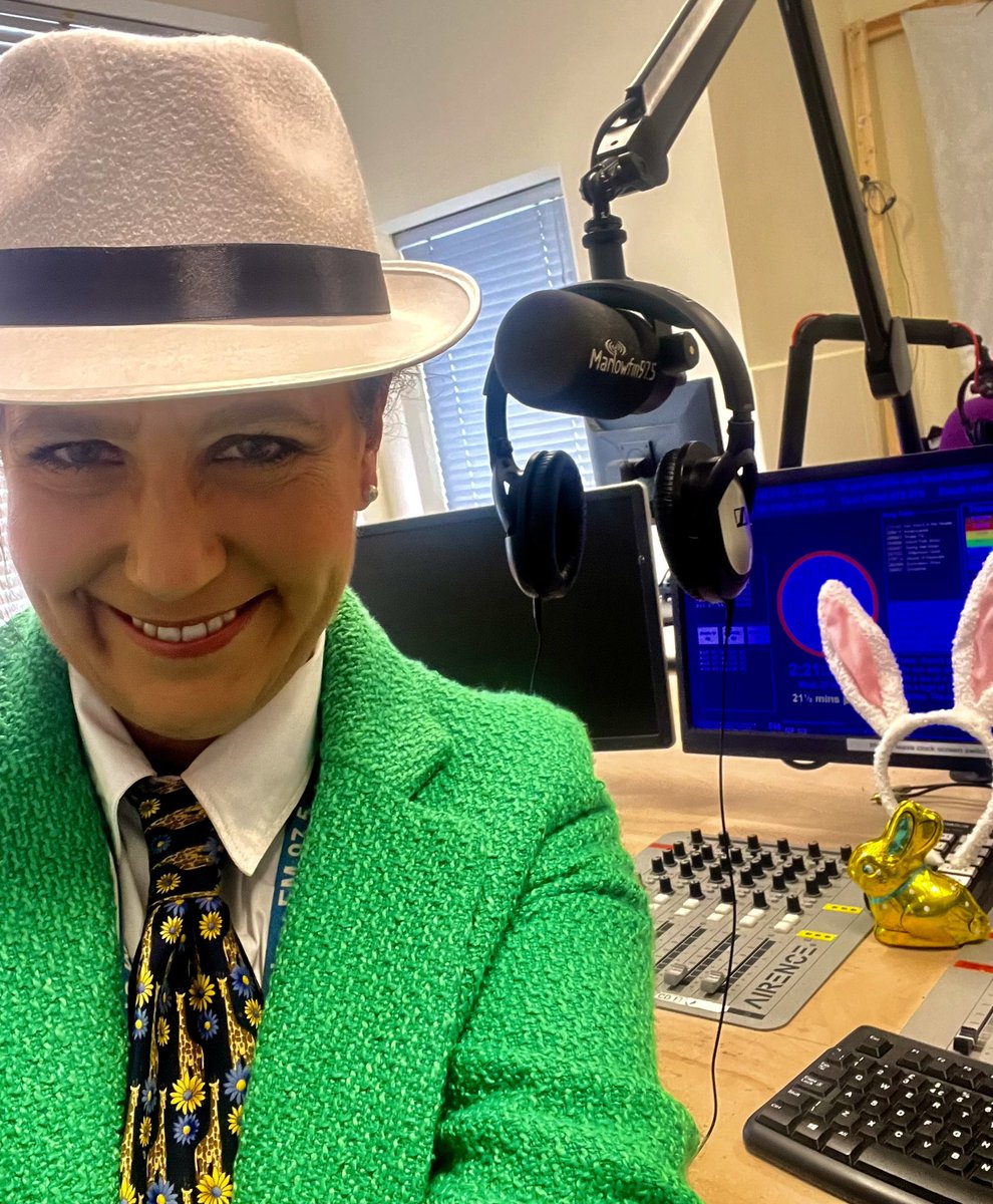 “And I’m telling it to you straight”

It’s an 80s Easter Pre-Lash party at 3pm on today #WearAHatDay @MarlowFM @peterjohncox @1980sRewind 😂🎵