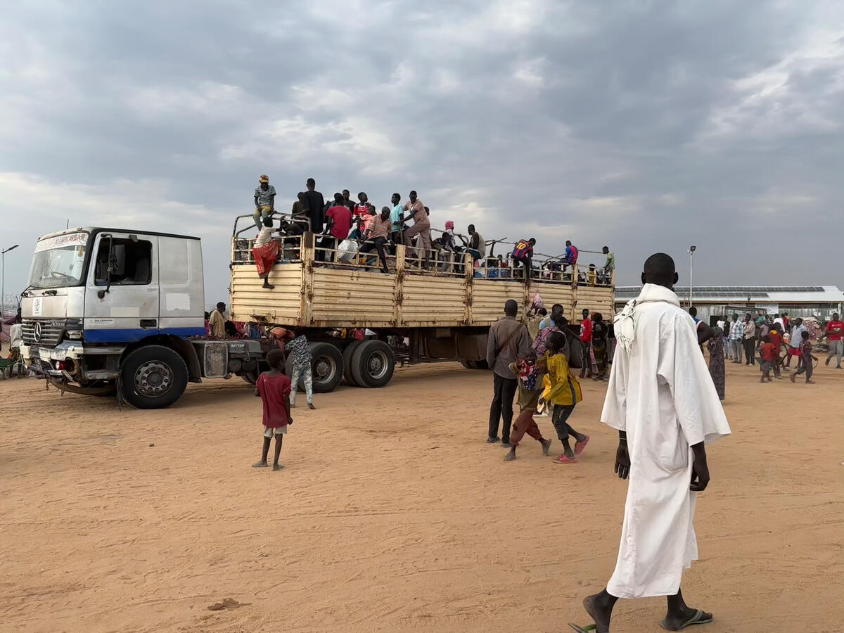 About 1,000 people a day are fleeing into #SouthSudan from #Sudan after nearly one year of war, in dire need of support “This is one of the world’s most overlooked crises and it is getting worse by the day.' - @SaveCEO_Intl Inger Ashing savethechildren.net/news/crisis-bo… @ESASavechildren