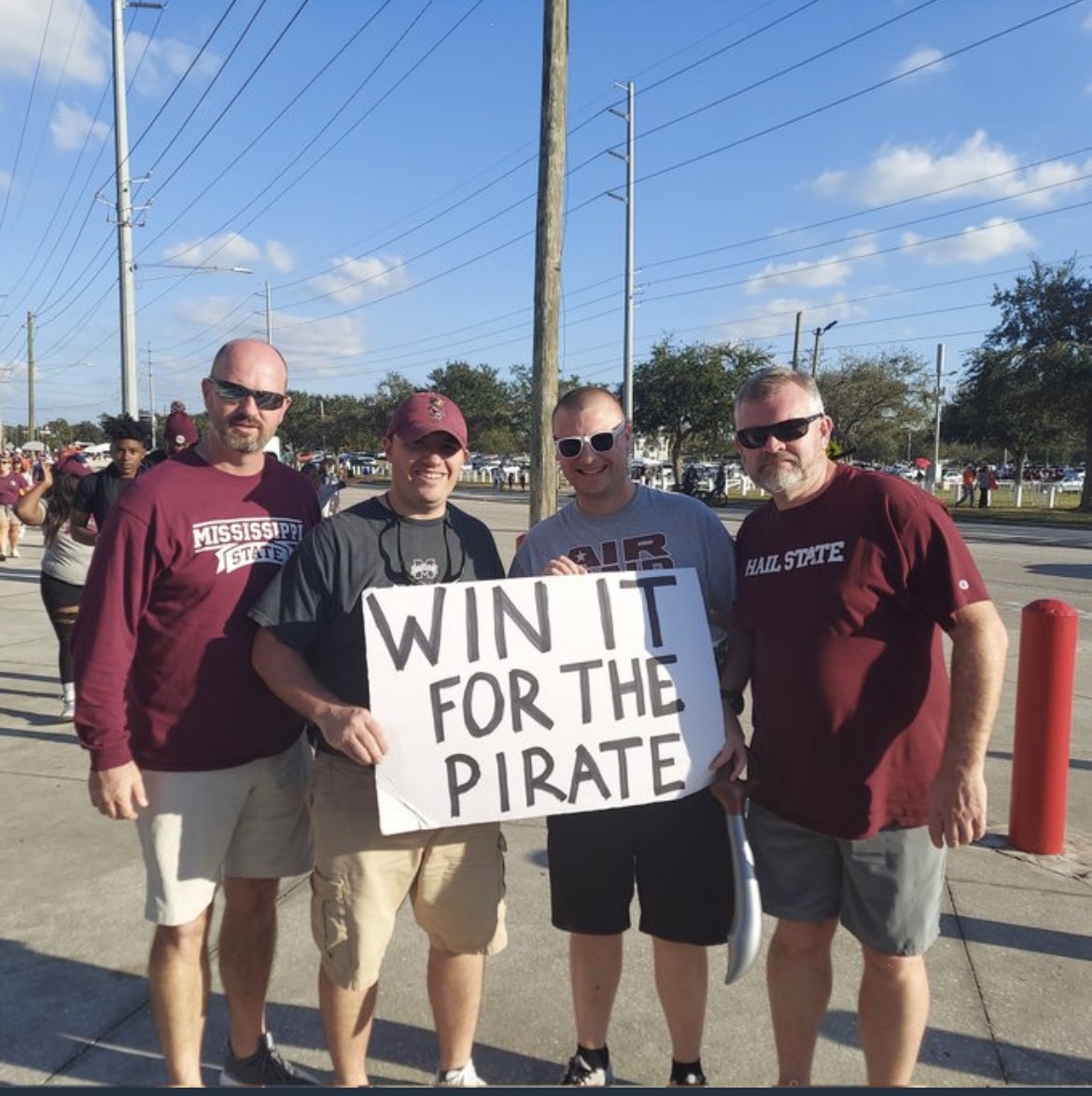 People you meet in this coaching profession that become friends and mentors. So thankful for the opportunity @1huskybone gave me 15 years ago. @CNap87 @DrewCPiscopo 🏴‍☠️ 🏴‍☠️