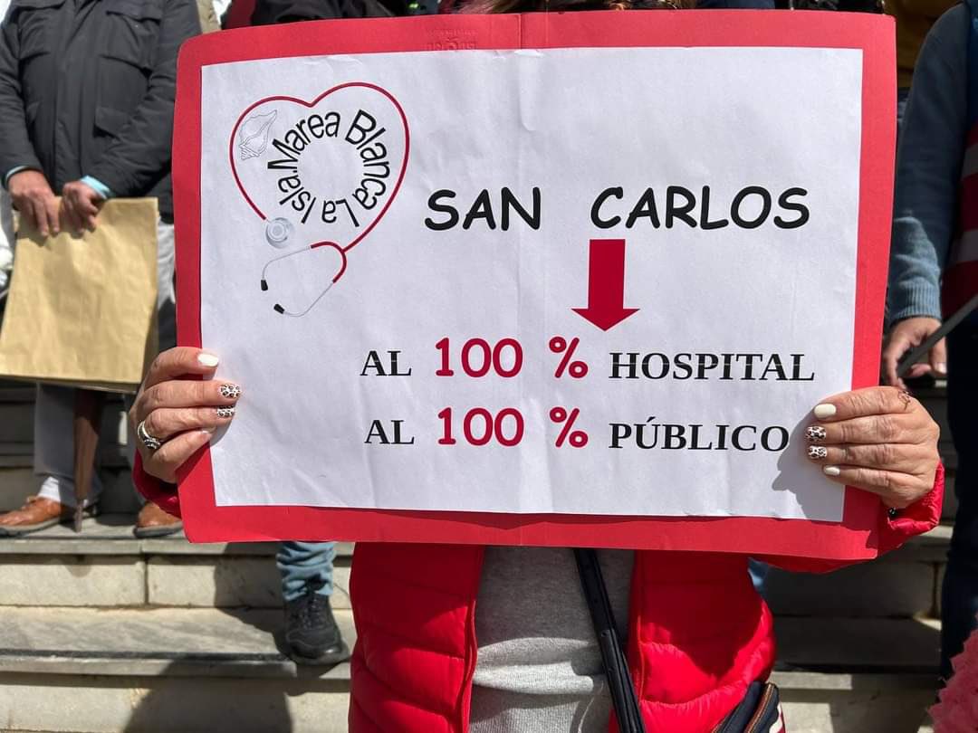 iulaisla's tweet photo. ✊ Apoyamos a la Marea Blanca en la concentración que tuvo lugar a las puertas del hospital San Carlos para defender la sanidad pública.

➡️ Además de los compañeros de IU La Isla, estuvieron @gonzalias67, @inmanietoc, @jorgergueztrebujena y @RaulRuizBerdejo https://t.co/9v9ZH8IqWJ