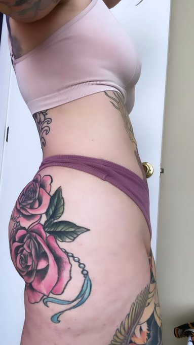 Slowly but surely losing the belly :3 (EAT THE KIWI BTW) https://t.co/OgcAJ0PD2g<a href="/tag/newprofilepic"class="tags"><span>#newprofilepic</span></a>