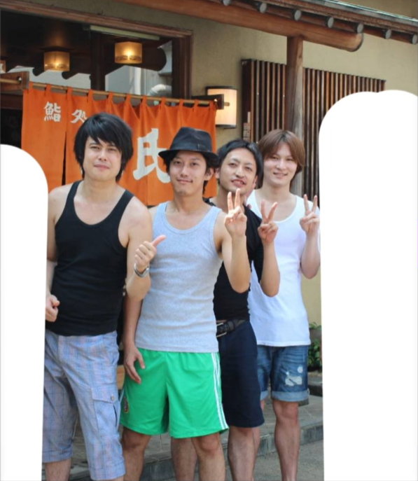 jun_no_towatari's tweet photo. 加藤純一の友人わっちゃんが撮影した「伊豆旅行」の写真まとめ
泥酔した若かりし頃の加藤純一がガレージに遺棄された様子が記録される https://t.co/on6jvMWb0P