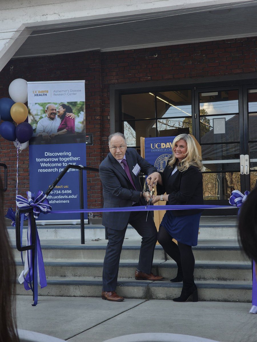 Wonderful to celebrate the grand opening of our new @ucdavis #Alzheimers research center space @UCDavisHealth @UCDavisMed @UCDavisResearch @UCD_Neurology @UCDavisNC . Deepest thanks @susanmurinmd @DrKimEBarrett JanaKatzBell @Brooks_Kayal_MD @dlubarskymd @Chancellor_May