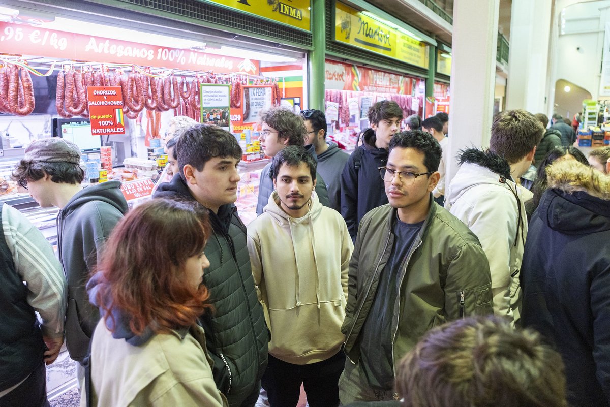 lariojacapital's tweet image. Con un recorrido por el Mercado de Abastos de Logroño ha finalizado el viaje de los estudiantes del @bculinary por el patrimonio enogastronómico de La Rioja. 
¡Muchas gracias por vuestra visita y hasta pronto futuros y futuras chefs!!

#basqueculinarycenter #gastronomiariojana