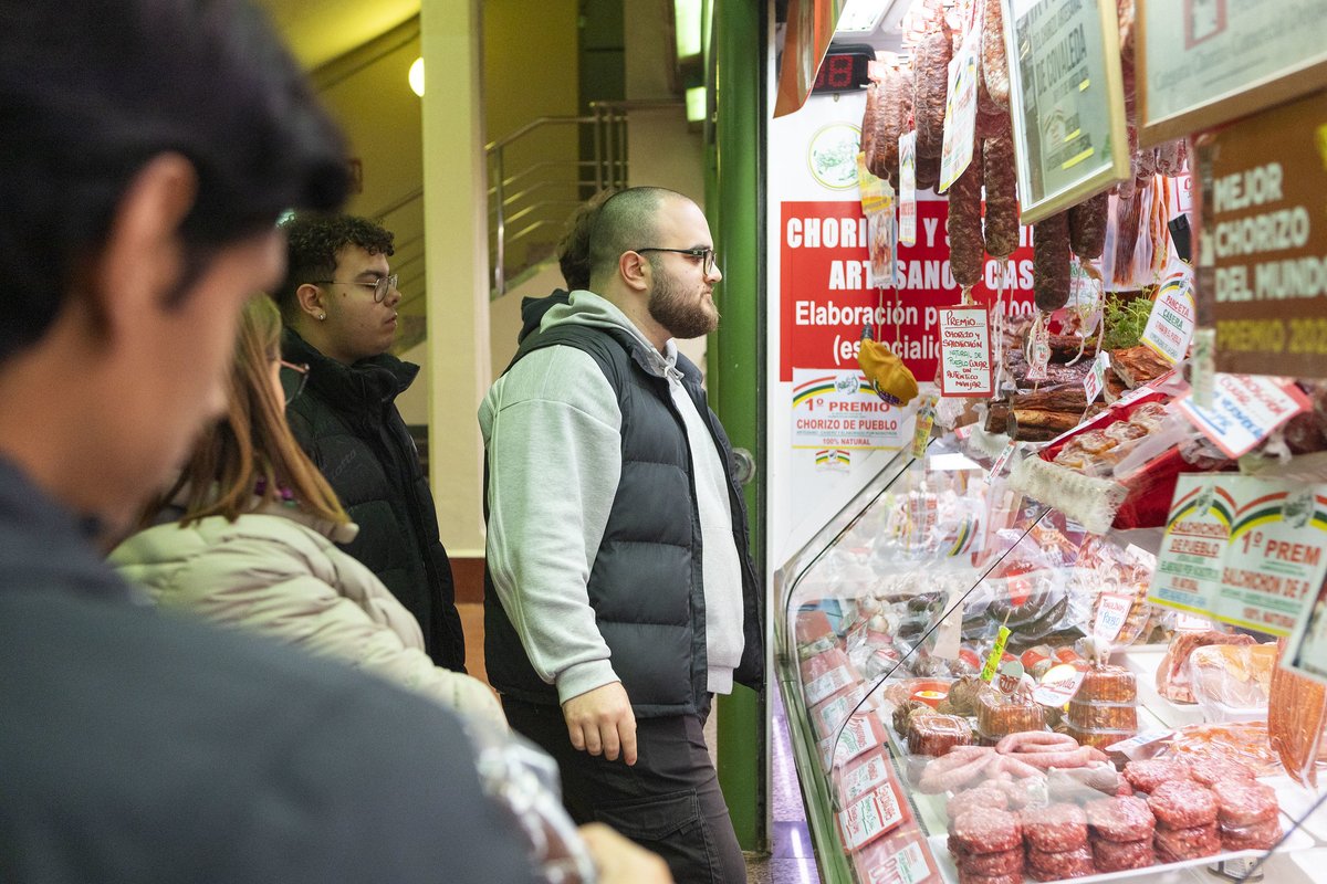 lariojacapital's tweet image. Con un recorrido por el Mercado de Abastos de Logroño ha finalizado el viaje de los estudiantes del @bculinary por el patrimonio enogastronómico de La Rioja. 
¡Muchas gracias por vuestra visita y hasta pronto futuros y futuras chefs!!

#basqueculinarycenter #gastronomiariojana
