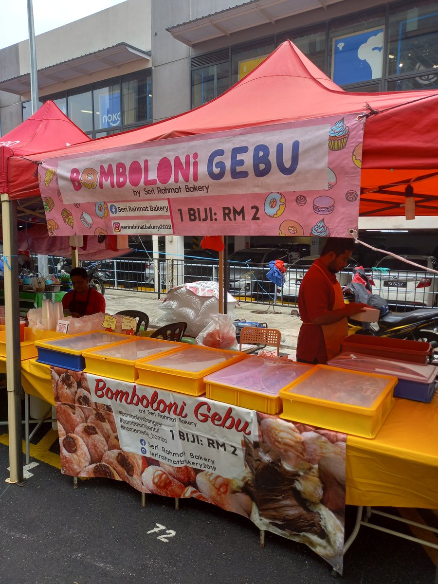 bevng1971's tweet image. #bukapuasa stalls ... #bomboloni for RM2 each. Not bad. I bought chocolate, oreo, peanut butter &amp;amp; vanilla. #foodie #snack #kl #donut