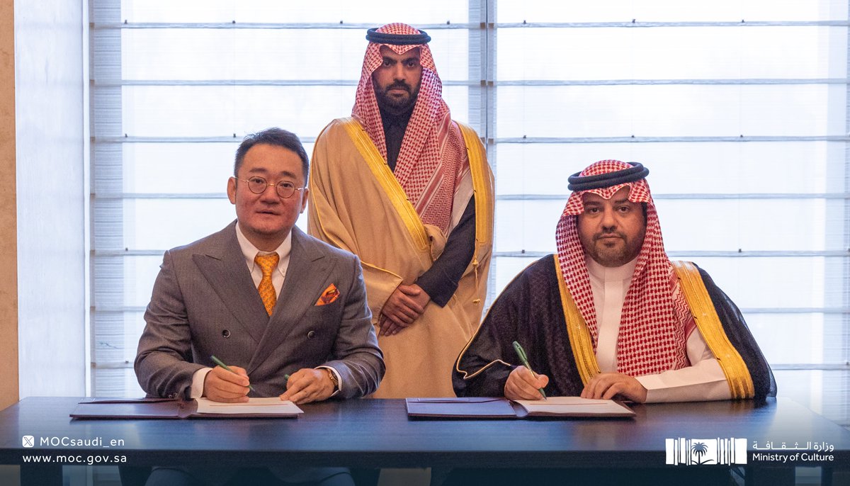 A landmark executive program was signed between @FilmMOC and @BonaFilmGroup during the Minister of Culture HH @BadrFAlSaud official visit to China, to further the collaborations between the two countries in the film sector. #SaudiMinistryOfCulture