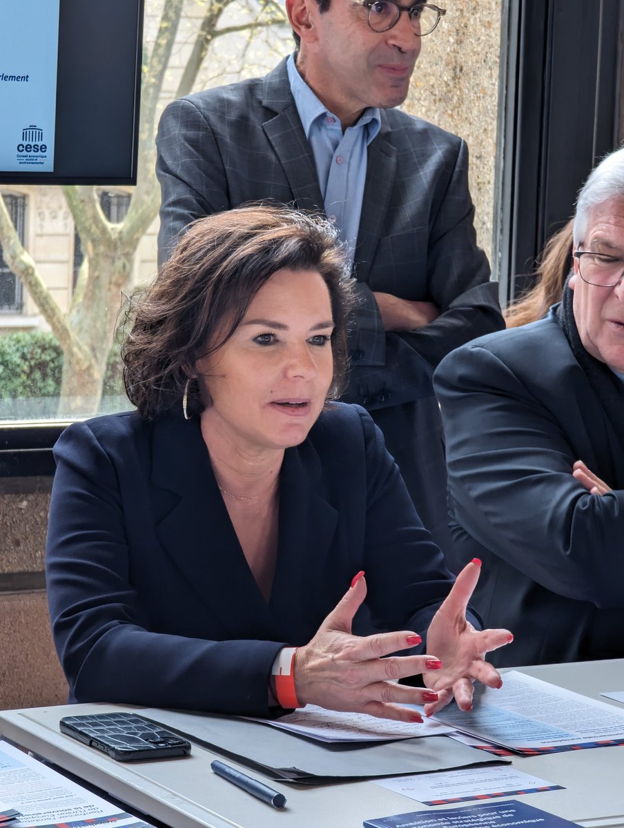 GrCoopCESE's tweet photo. Beaux échanges ce midi au #CESE pour les rencontres #UE, sur l'#AutonomieStratégique de l'UE, avec Laurence Saillet, Anne-Marie Couderc, Olivier Mugnier, Didier Kling, Marie-Noëlle Lienemann, et les citoyens présents ! 
Travaux du CESE sur le sujet 👉 https://t.co/VfFzmxgWxG https://t.co/2WxXpsgYEY