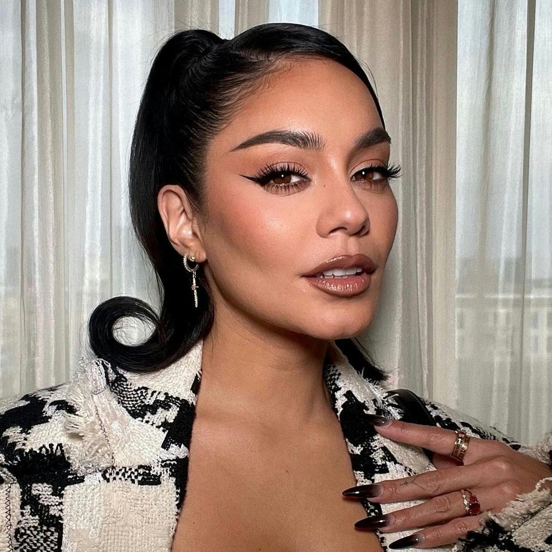 hardandsoft01's tweet photo. "i've never listened to vanessa hudgens"
YES YOU HAVE  — a thread 🔮 https://t.co/qBKiCqtY2j