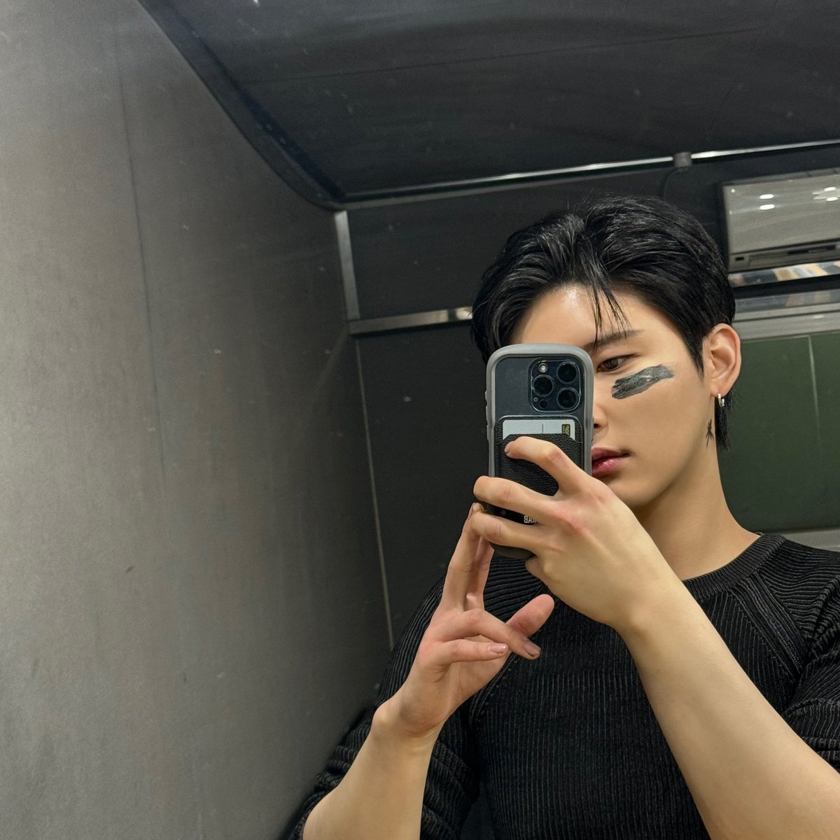 CRAVITY_twt's tweet photo. 우묘 
#우빈 https://t.co/eExS7NRzKS