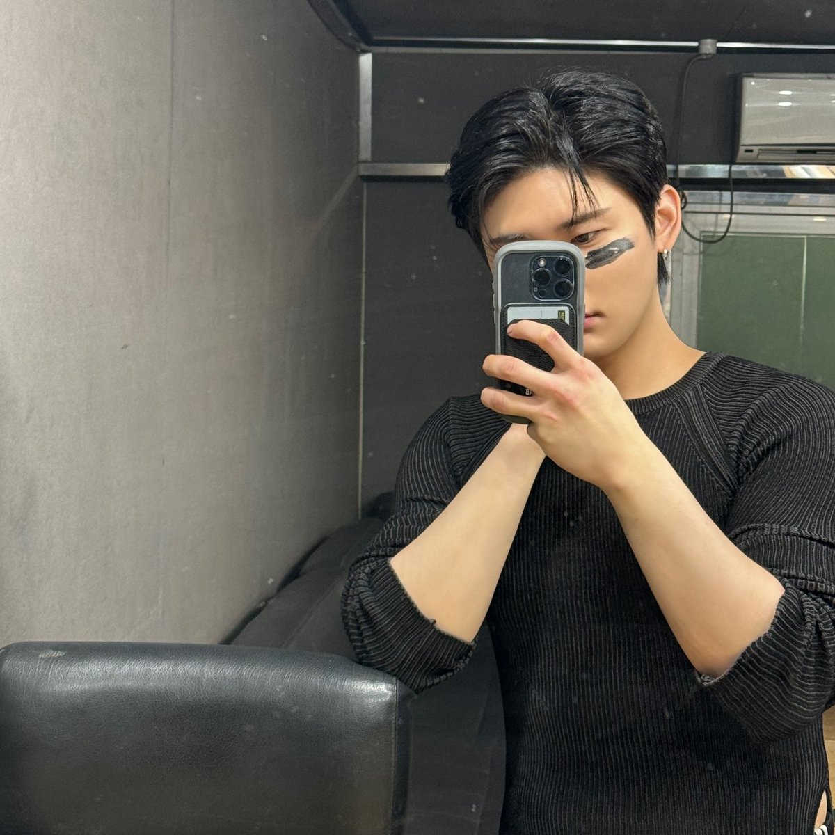 CRAVITY_twt's tweet photo. 우묘 
#우빈 https://t.co/eExS7NRzKS