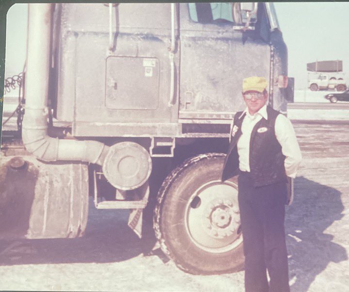 DirtyOlTrucker's tweet image. Real deal trucker! 💪😎

#thedirtyoldtrucker #oldtrucks #oldschooltrucks #oldschooltruckers #oldschooltrucking #internationalharvester #internationalharvestertrucks