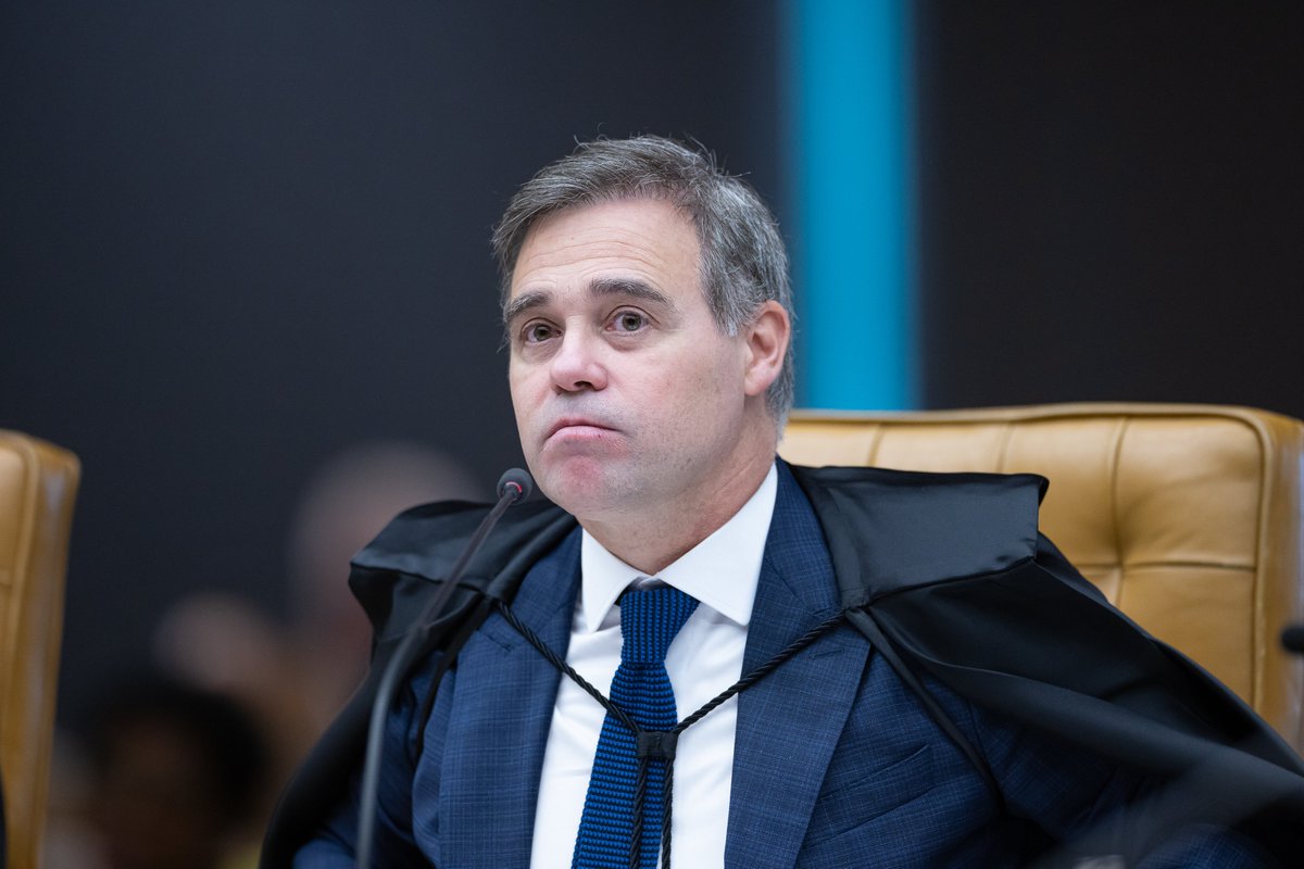 freitashebert_'s tweet photo. "Não cabe ao Órgão julgador presumir que qualquer dinheiro encontrado na posse do paciente decorreria de atividade ilícita. [...] O ônus da prova da culpabilidade do agente incumbe ao Ministério Público".

- Ministro André Mendonça ao afastar uma pena de 8 anos de prisão imposta a um homem preso com 2,17g de crack.