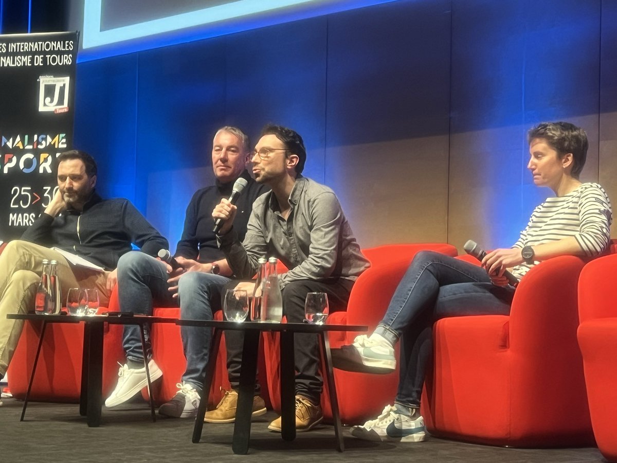 ⚡️Début de la conférence : « Le commentaire de sport, un journalisme de l’émotion » animé par <a href="/olcollet/">Olivier Collet</a> avec <a href="/MauLehoux/">Maureen Lehoux</a> commentatrice sur RMC Sport, <a href="/apasteur/">Alexandre Pasteur</a> commentateur sur France Télévisions, et <a href="/gabrielrichalot/">Gabriel Richalot</a> chef du service des sports pour Le Monde. #AJTours2024