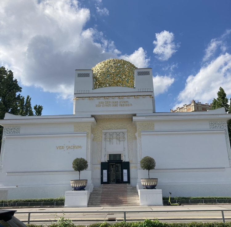 Viyana Anahtarı (Okşan Svastics) tweet media