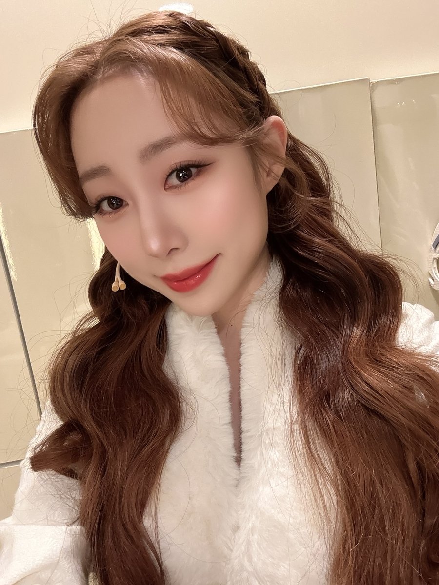 [📷] 
240327 뮤지컬 #그레이트코멧 

뎡타샤 첫공 완료 🙌
나타샤 #유연정 ✨
앞으로도 많은 사랑과 응원 부탁드립니다🥰 

📆 ~2024.06.16
📍유니버설아트센터

#연정 #YEONJUNG 
#우주소녀 #WJSN