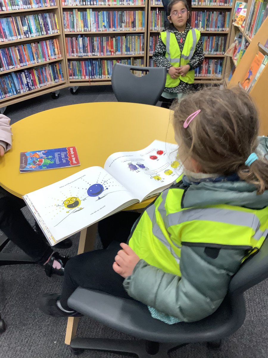 Year 1 enjoyed their visit to Clapton library where they selected a book to read and explored through the library choosing which books to take home! 📚 #Reading #ReadingTime #ReadingisFun @hackneycouncil