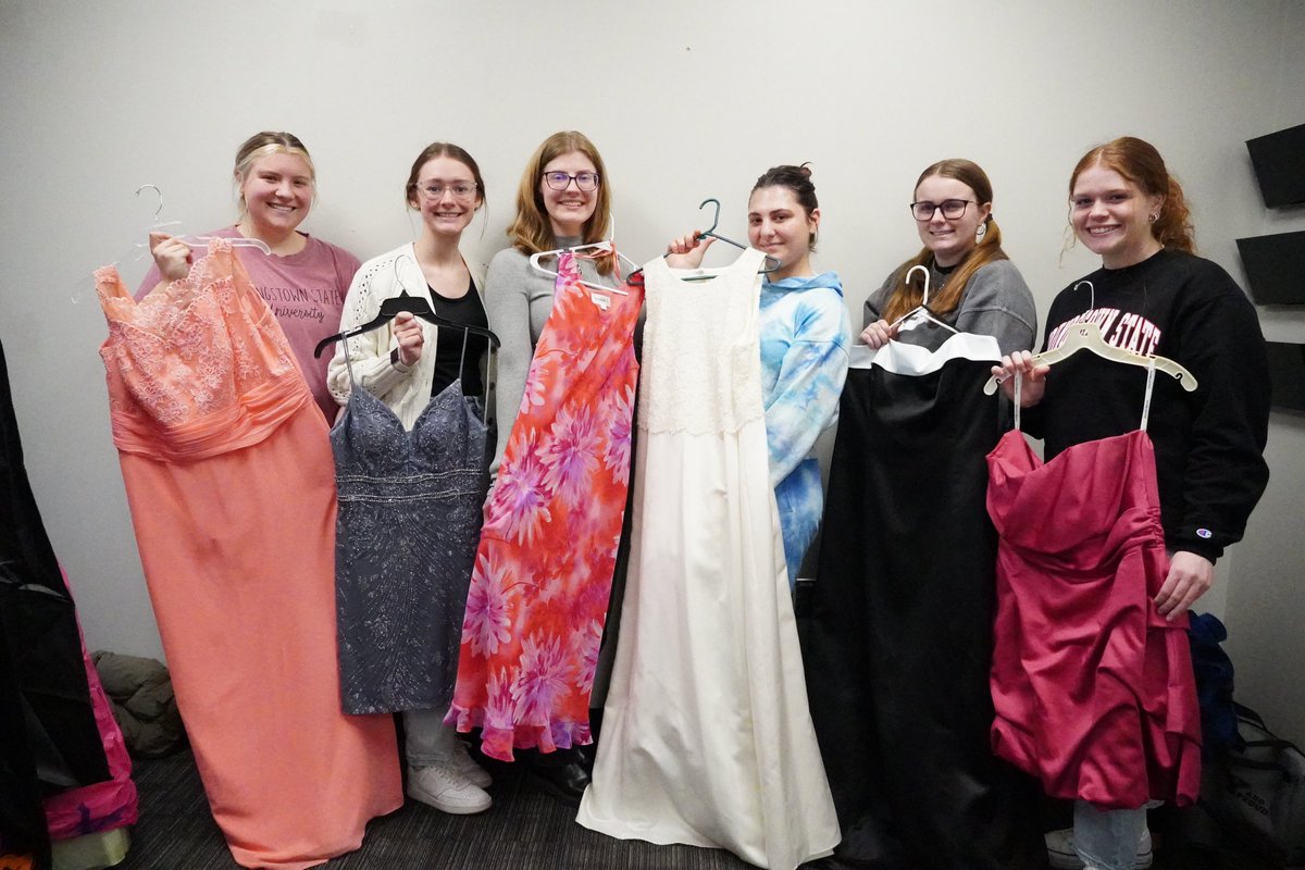 YSU students have donated dresses for high schoolers going to prom in the Mahoning Valley. Check out the story by Gunnhildur Baldursdottir tomorrow!

Photos by Gunnhildur Baldursdottir / The Jambar

#ysu #thejambar #jambartv