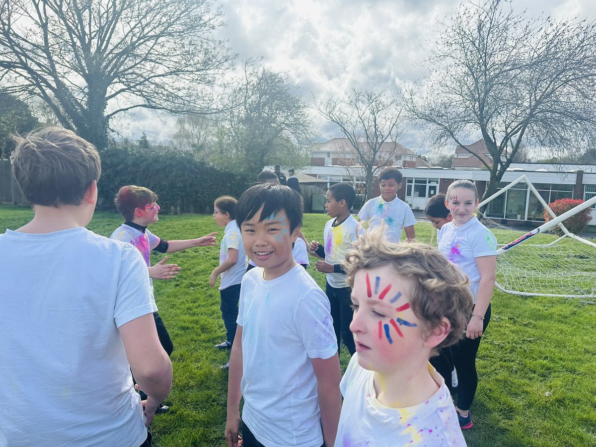 This year for Lenteprise, Year 6 decided they wanted to do a ‘Colour Run’ 🌈 to raise money for @CathChildW and @MillHillmission the children did an incredible job and have raised over £1000! Well done and thank you 💛 we can’t wait to send the money to our charities.