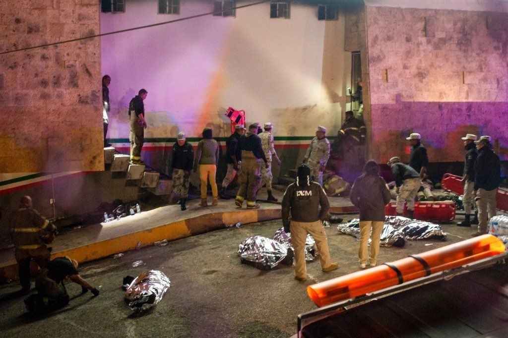 alitomorenoc's tweet photo. Hoy 27 de marzo de 2024 se cumple un año del incendio en la estación migratoria de Ciudad Juárez que dejó 40 muertos y más de dos decenas de heridos. 

A un año de este lamentable evento, no hay justicia para las víctimas y sus familias ni cambios sustantivos en la política migratoria de este gobierno. 

Vemos con decepción que el gobierno mexicano usa el tema migratorio para negociar con EUA; las autoridades migratorias no cuentan con los recursos y la capacitación para tratar a personas extranjeras indocumentadas, y vemos el gasto injustificado del presupuesto público en mal llamadas “campañas de repatriación.” 

Este gobierno es enemigo de la protección de los derechos de cualquier persona ya sea mexicana o extranjera.