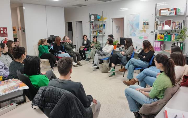 SaludMentalVAL's tweet photo. Ayer realizamos uno de nuestros #EncuentrosdelVoluntariado, informamos del Plan de Igualdad de #ASIEM y realizamos formación sobre #saludmental

¡Muchas gracias a todas las personas #voluntarias por su tiempo y su disposición! ❤️

Este programa cuenta con el apoyo de @JoventutVLC https://t.co/Gk7YxftWfo