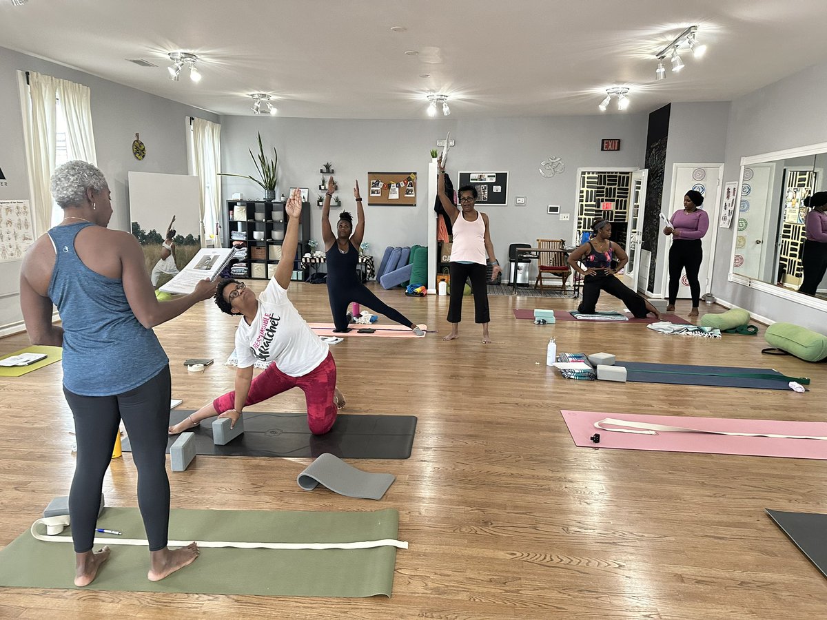 I’m launching a work-study program making yoga accessible by providing FREE yoga in exchange for a few hours of your time each week (front desk, social media, etc.) 

If you’re a social media aficionado &amp; budding yogi in DMV or Baltimore area click here: docs.google.com/forms/d/e/1FAI…