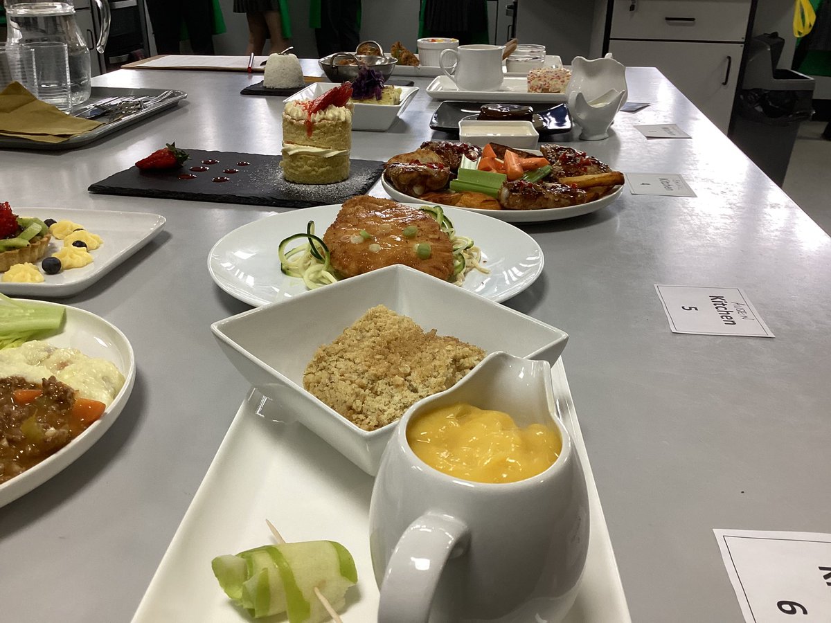 ALevelProduct's tweet photo. House cooking done! 🤩

@QueenElizHigh https://t.co/O4zUrzf4uE