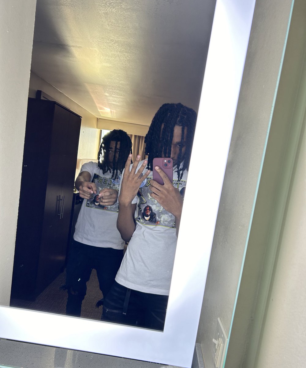 jacbetweakin's tweet image. Hoping baby Jo den found safety #LLTY8ANDZ💙 #LLTC💜