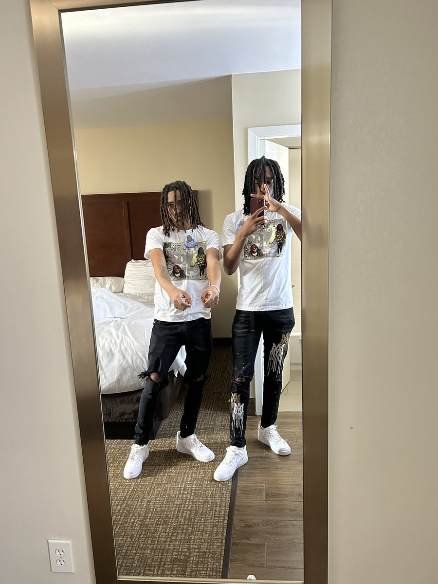 jacbetweakin's tweet image. Hoping baby Jo den found safety #LLTY8ANDZ💙 #LLTC💜