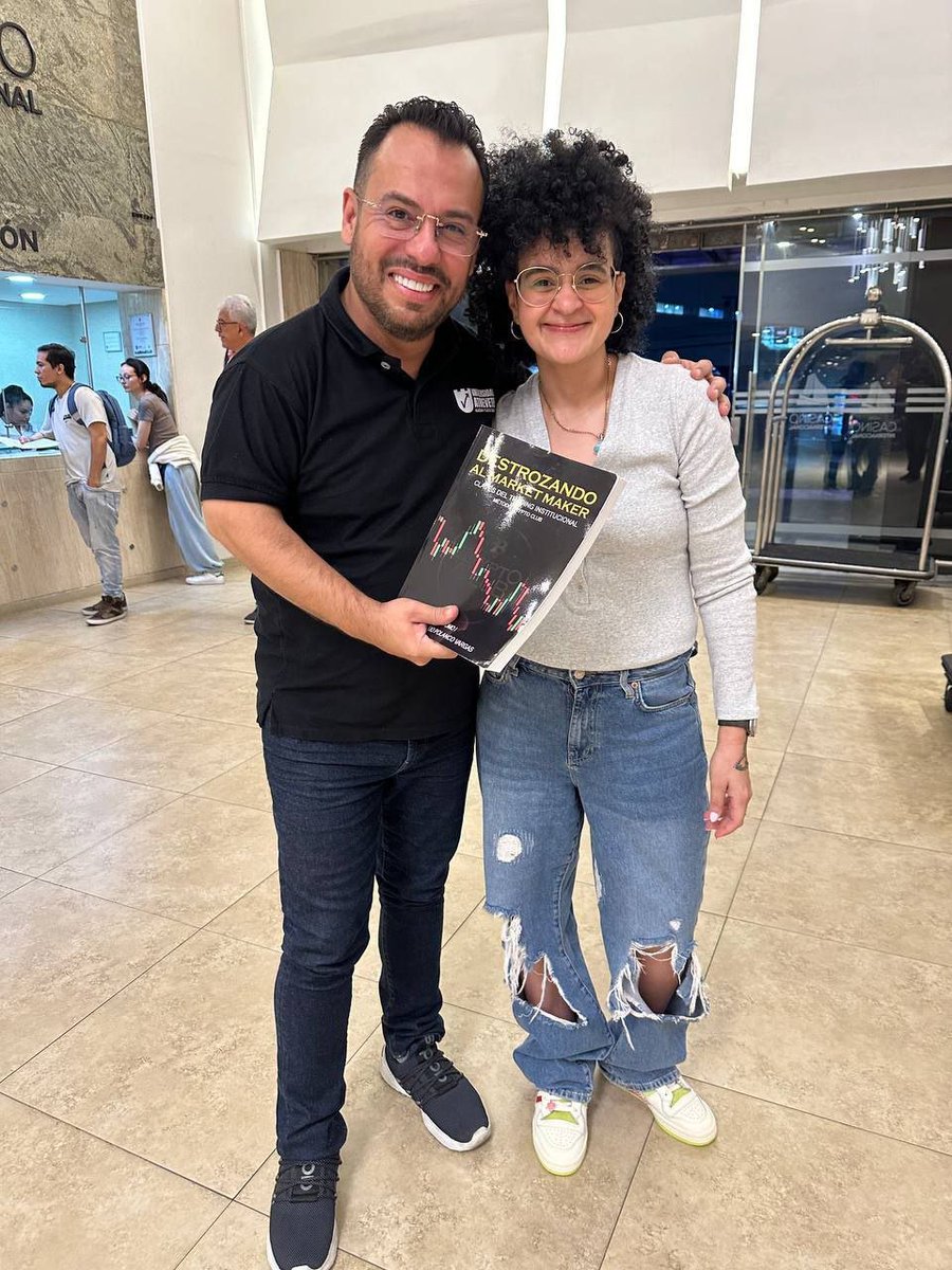 lobotradingve's tweet photo. ¡Gracias al @elbitcoin_tour y a @Atrevetecondru por la increíble oportunidad de presentar nuestro libro "Destrozando al Market Maker" en el evento! 📚✨ ¡Fue un honor compartir nuestro conocimiento sobre trading y criptomonedas!🚀 #BitcoinTour #Trading #Criptomonedas #DestrozandoAlMarketMaker
  @NGstephany_