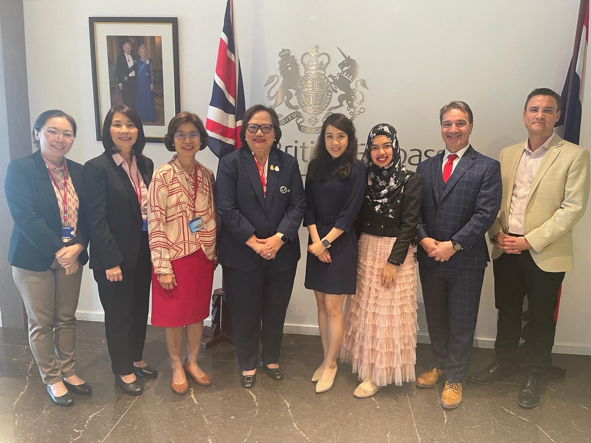 bkkprephos's tweet photo. Thank you to the British Embassy - Bangkok Team for hosting the ISAT committee members yesterday. Some very productive discussions about global recognition of UK teaching qualifications. #isat #ukinthailand #fobisia #bangkokprep https://t.co/fF2pVu5SQx