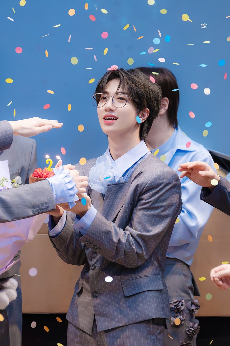 yellomello_twt's tweet photo. 240322 #원진 #WONJIN #크래비티 #CRAVITY

벌쓰데이뽀이 https://t.co/AL0d8dN8Dc