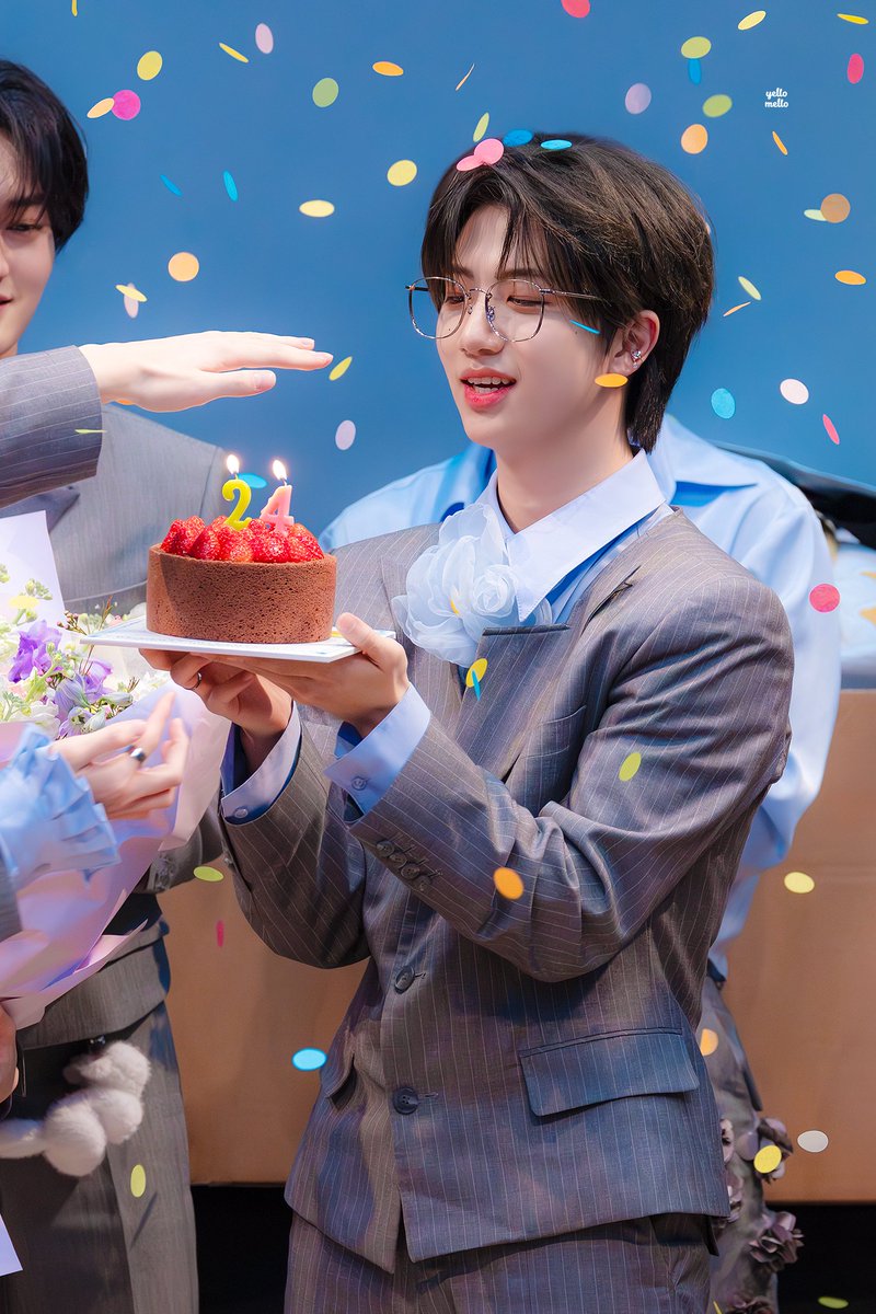 yellomello_twt's tweet photo. 240322 #원진 #WONJIN #크래비티 #CRAVITY

벌쓰데이뽀이 https://t.co/AL0d8dN8Dc