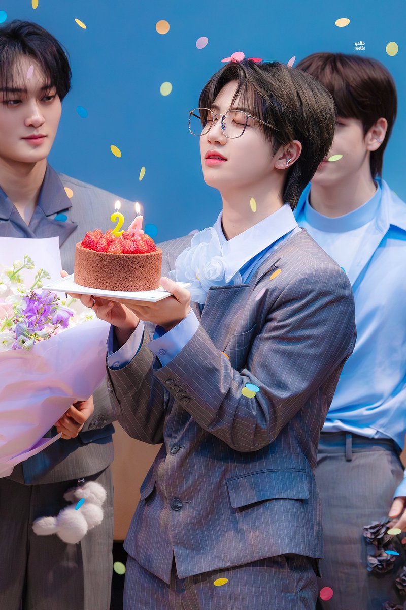 yellomello_twt's tweet photo. 240322 #원진 #WONJIN #크래비티 #CRAVITY

벌쓰데이뽀이 https://t.co/AL0d8dN8Dc