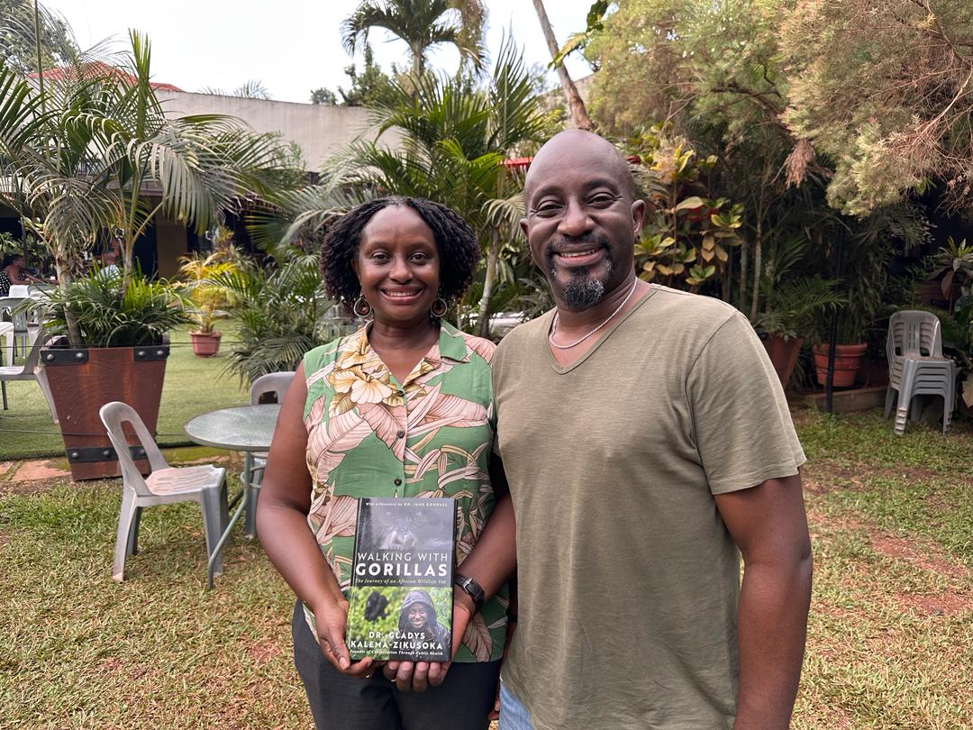 Thrilled to have met @gaetanokagwa, the renowned @CapitalFMUganda radio 📻 host and @eastafricagt judge. His passion for wildlife and conservation is inspiring. Our conversation left us even more energized💪🏽 about our conservation efforts! #WalkingWithGorillas🦍📚 #OneHealth