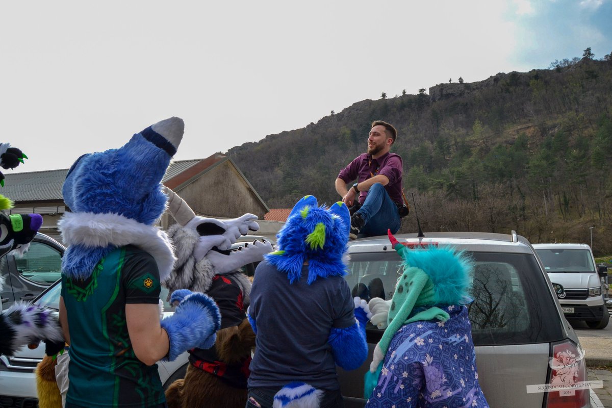 ...I'm surrounded by fucking FURRIES. 📸: @SCHEndiu 🏔️: @SloFurs