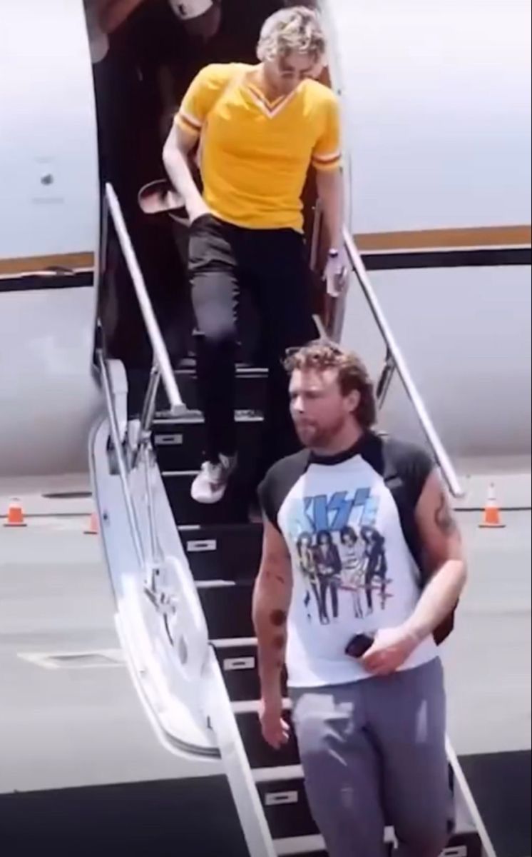 hourly lashton 🍉 (@hourlylashton) on Twitter photo 