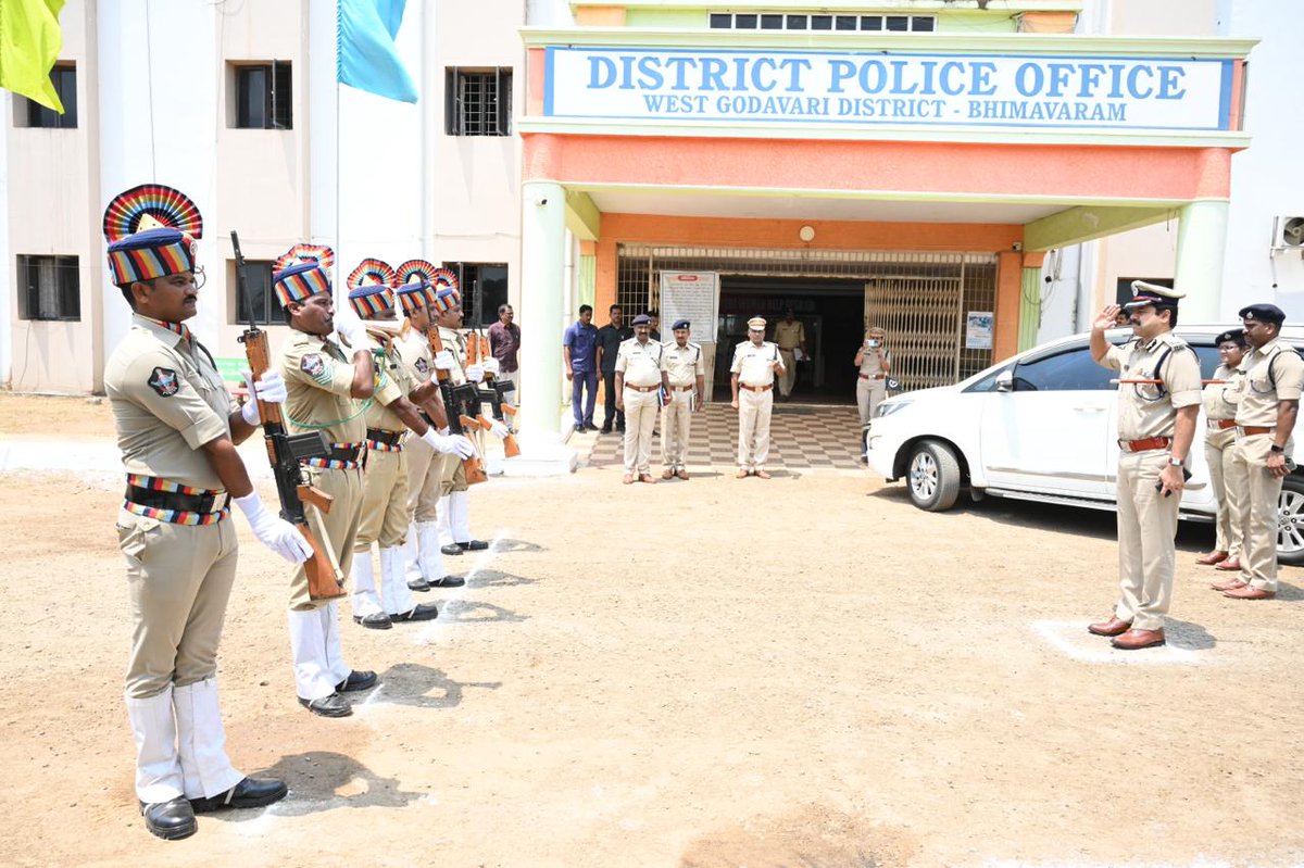 WG_Police's tweet photo. రానున్న సార్వత్రిక ఎన్నికల దృష్ట్యా ఏలూరు రేంజ్  ఐజీ గౌరవ శ్రీ జి.వి.జి అశోక్ కుమార్, ఐపీఎస్., గారి పర్యవేక్షణలో పశ్చిమగోదావరి జిల్లా ఎస్పీ Dr. అజిత, ఐపీఎస్., గారి ఆధ్వర్యంలో ఈ రోజు పశ్చిమగోదావరి జిల్లా  పోలీసు కార్యాలయం నందు జిల్లా పోలీస్ అధికారులతో సమీక్షా సమావేశం నిర్వహించారు https://t.co/Yz8TdSmlE7