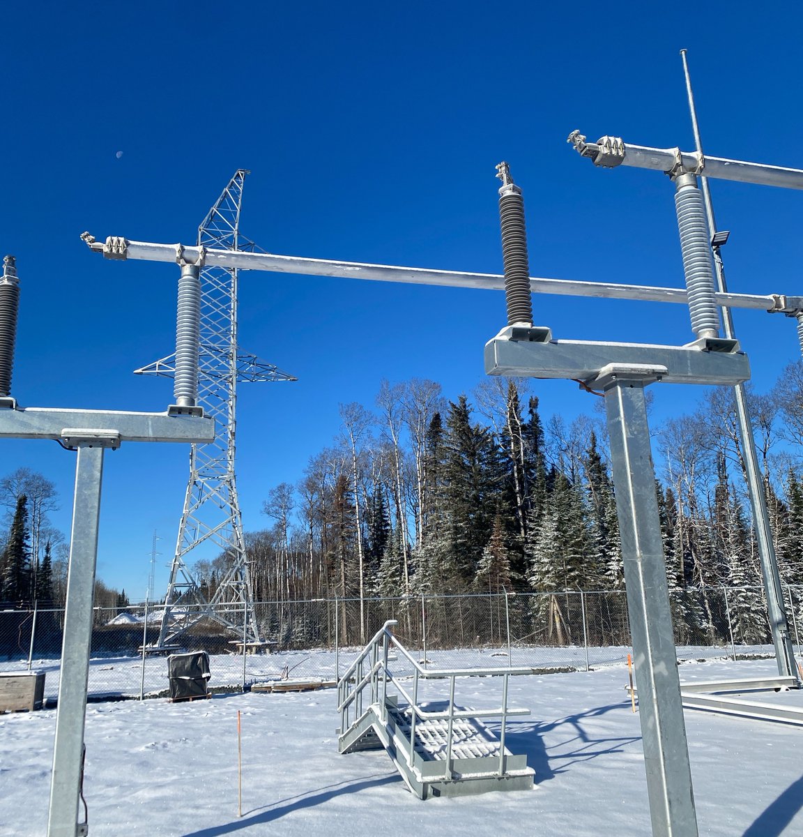 wataynikaneyap's tweet photo. Wataynikaneyap Power System's Sandy Lake, Substation W in November as it nears completion #IndigenousOwnership #OntarioEnergy #LineThatBringsLight #OntarioConstruction #ConstructionLife #TransmissionLine https://t.co/k5Bc3sq5GM