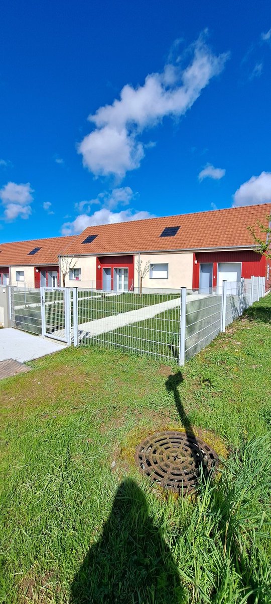 Ce matin, <a href="/jfescudier/">Jean-François ESCUDIER</a>, <a href="/ValloireHabitat/">VALLOIRE HABITAT</a> ont inauguré le programme immobilier Ponte de Lima à #Chalettesurloing, en présence de F.Demaumont, Maire, JP.Billault, Agglo <a href="/montargoise/">Agglomération Montargoise</a>, P.Bertrand, architecte, élus, entreprises et habitants. 🙏 pour votre présence. #immobilier