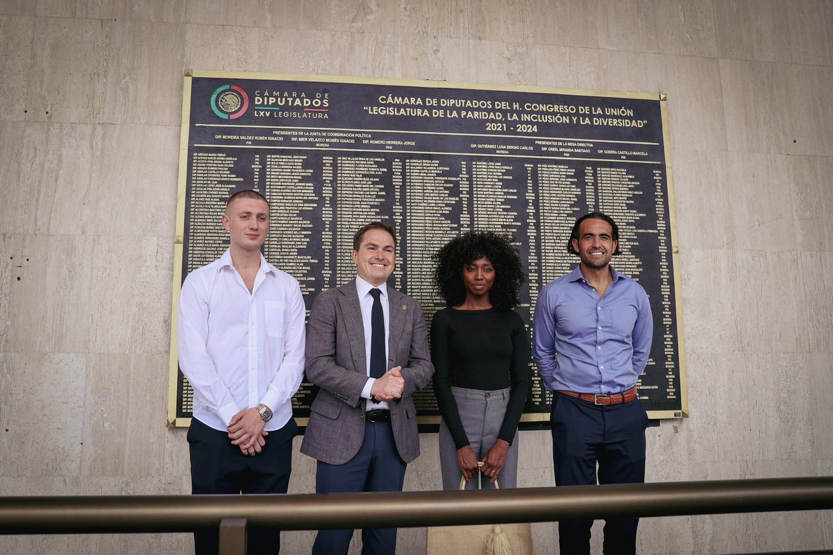 Such an honor to be at the Presidential Room of Mexico alongside the national head of technology @LopezCasarinJ and Maya Spirits founders @LorenzoMtzME & @liamscully01 celebrating @Innamodja remarkable work with the Great Green Wall and contributions to Maya spirits through