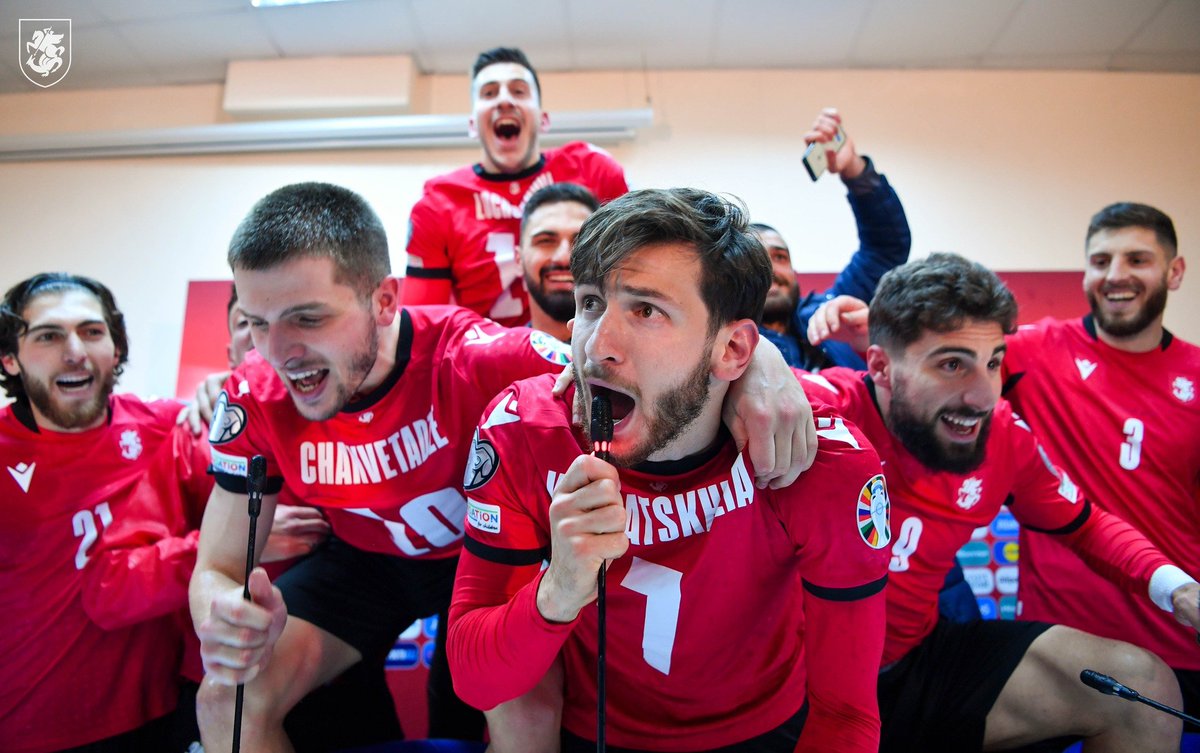 GeorgiaGff's tweet photo. 🇬🇪 ემოციები ! მთელი ქვეყანა ერთი მიზნისთვის გავერთიანდით და ერთად დავწერეთ ეს საოცარი ისტორია 
🇬🇪 Emotions! We have united the whole country for one purpose and together we wrote this amazing story! 

#GFF #საქართველოსთვის https://t.co/jq6eyROvJV