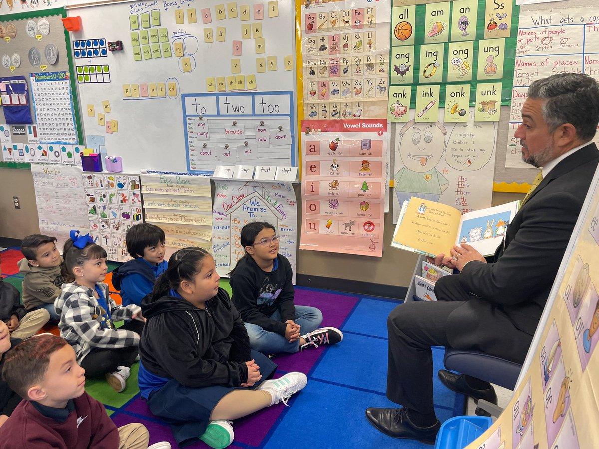 🫶 Scotsdale Cadets celebrate YISD’s Principal for a Day. We are lucky to welcome the amazing Senator Cesar Blanco. 👏 His words of wisdom resígnate a love for literacy and partnership. 🤝 We appreciate his commitment to our city & state. At Scotsdale…#CadetsExcel