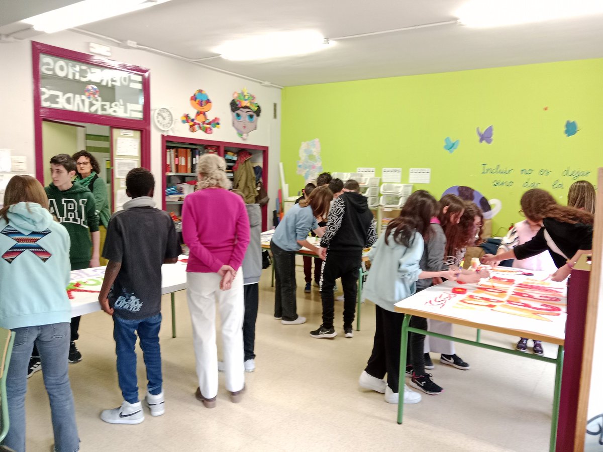 AndalnConviven1's tweet photo. Aula abierta @IES_Andalan ha organizado en la feria Andalán un taller de sensibilización sobre la contaminación acústica en el instituto. 
#andalanenvozbaja
#andalanbajalavoz
#andalansinruido
@Deine_Sped
@PilarCasamian https://t.co/3g6Tr3Aqyp