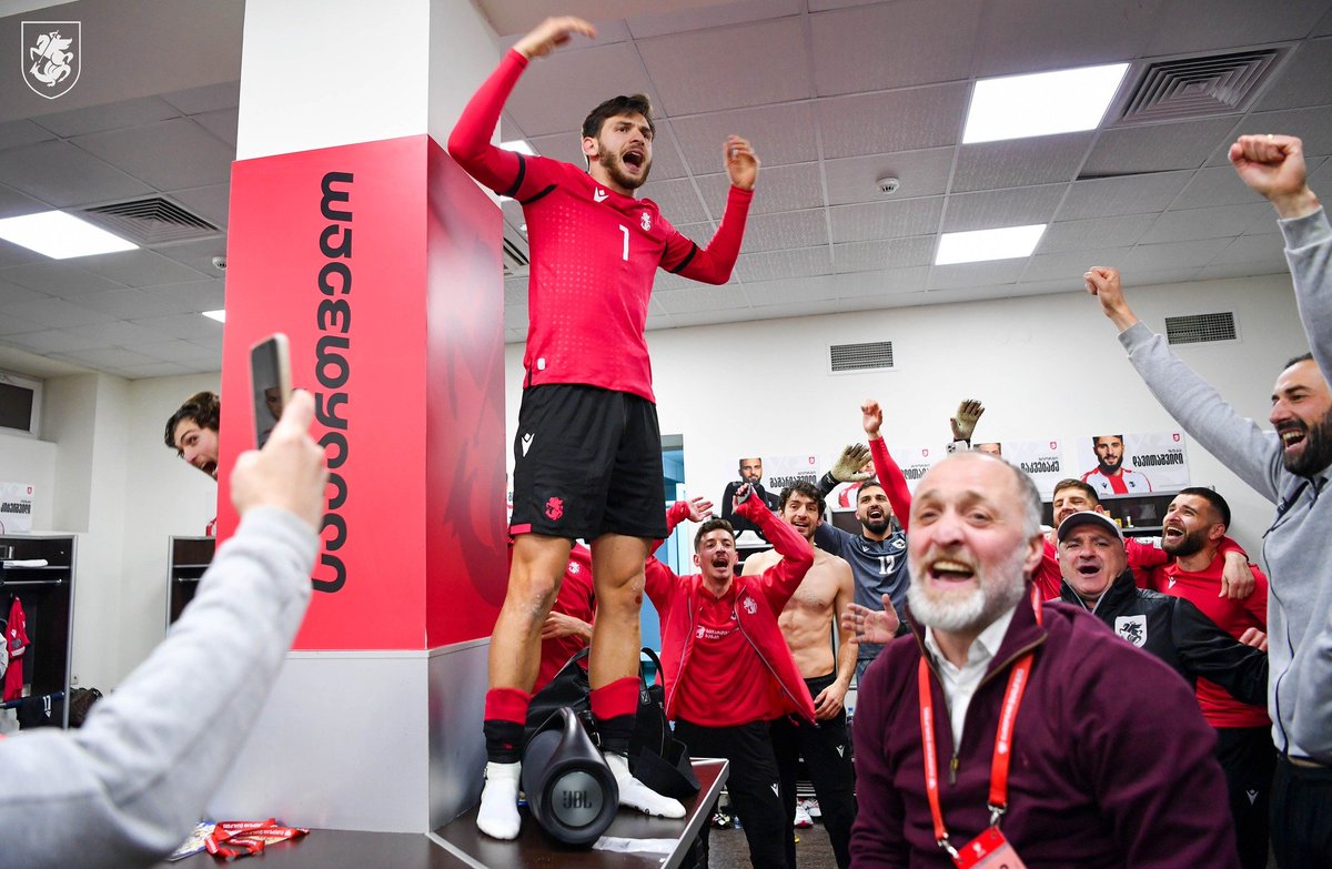GeorgiaGff's tweet photo. 🇬🇪 ემოციები ! მთელი ქვეყანა ერთი მიზნისთვის გავერთიანდით და ერთად დავწერეთ ეს საოცარი ისტორია 
🇬🇪 Emotions! We have united the whole country for one purpose and together we wrote this amazing story! 

#GFF #საქართველოსთვის https://t.co/jq6eyROvJV