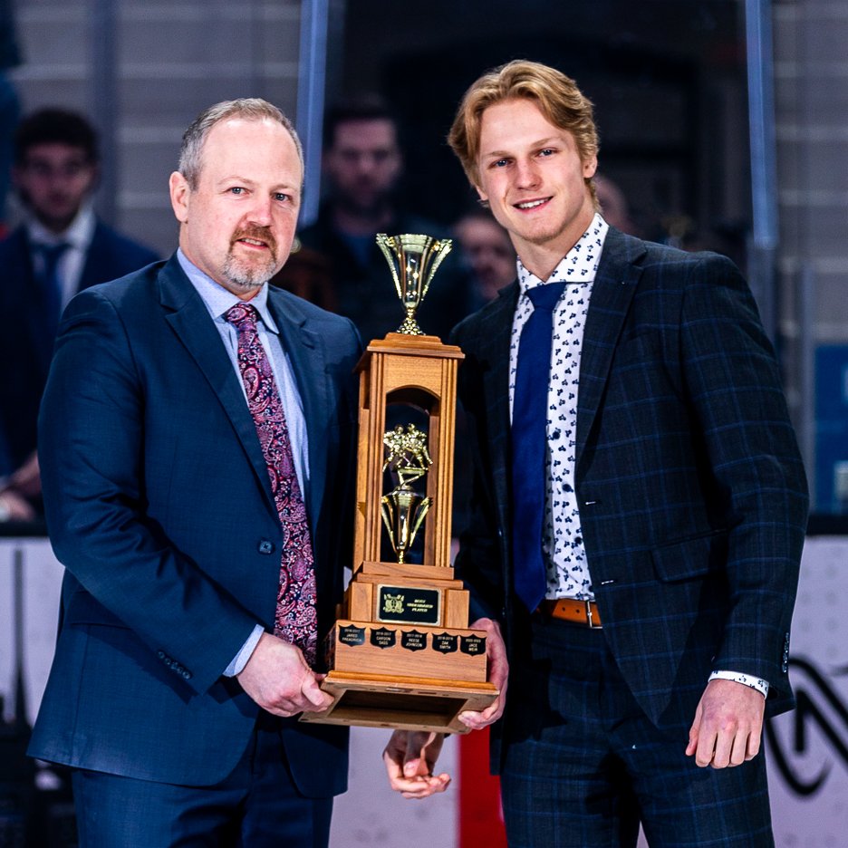 Rebelshockey's tweet photo. Congratulations to second-year forward Carson Birnie (Arcola, SK) for being this year's winner of the Rebels' Darcy Robinson Most Underrated Player Award

Birnie had 14 goals and 26 points in 59 games this season

Past recipients of this award include Brandon Hagel, Reese Johnson, and Josh Tarzwell

#RDREBELS I #WHL