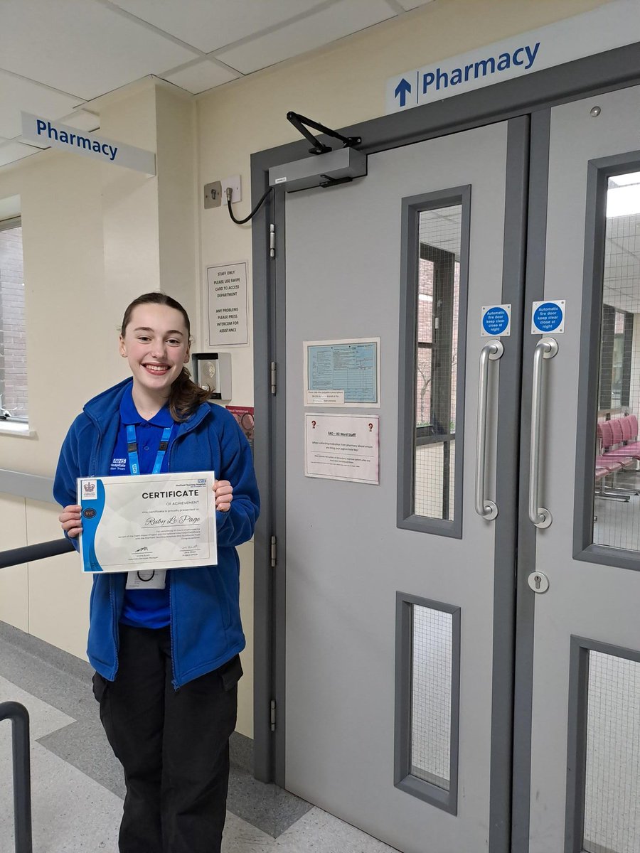 Yet another fabulous Team Impact volunteer reaches 30 hours volunteering! Well done Ruby who is volunteering in Pharmacy @ Northern General. Team Impact is our initiative for young volunteers aged 16-17 & runs from Sep each year. @SheffieldHosp @SHCFundraising #SYVolunteering