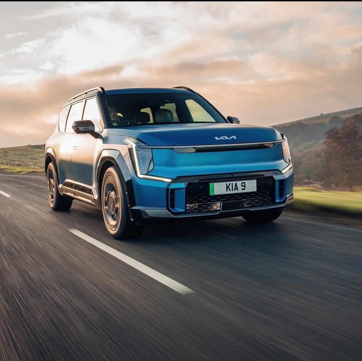 HummingBirdPlc's tweet image. “World Car of the Year” The Kia EV9 🏆

#cars #kia