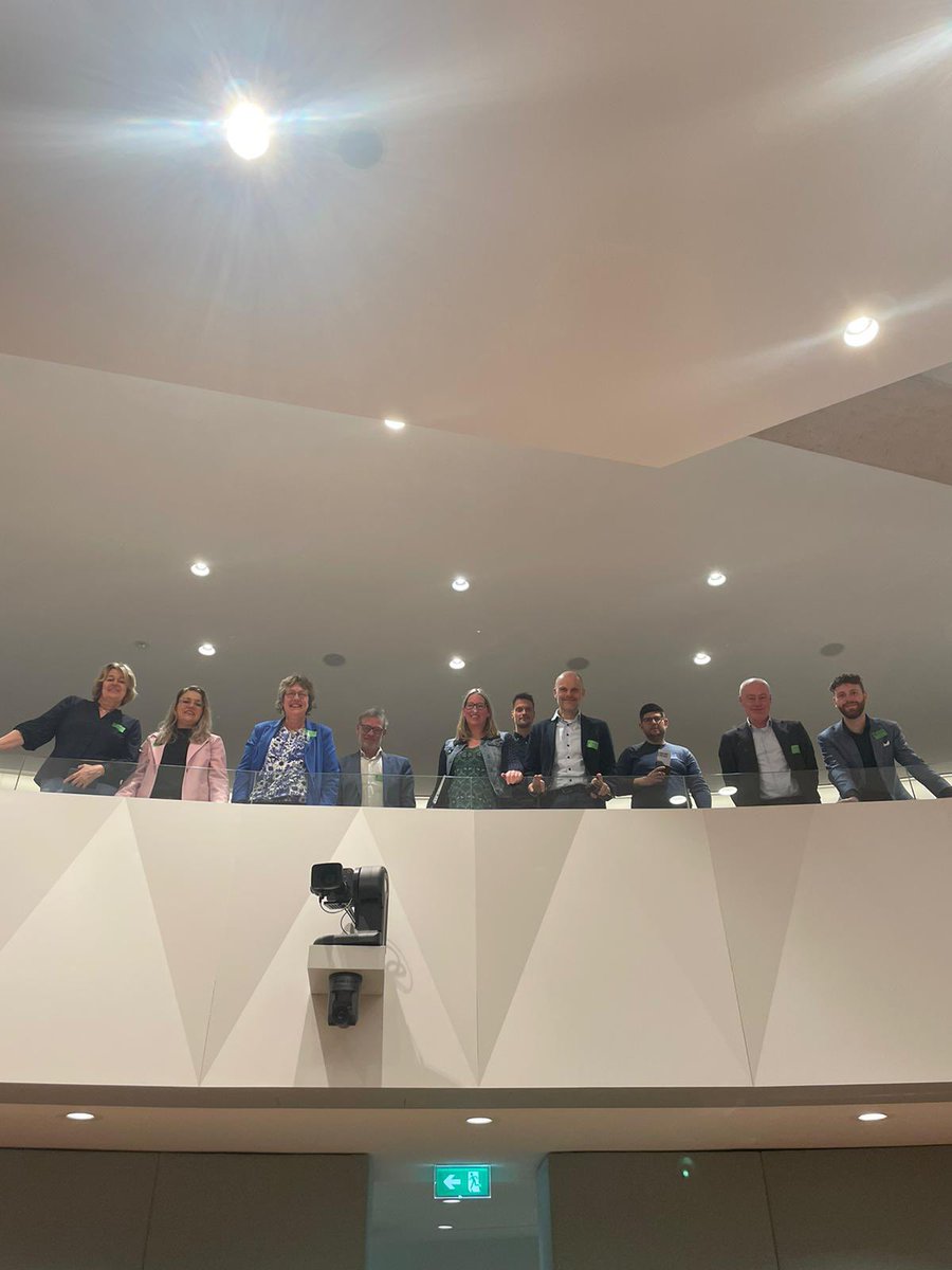 Te plak. Moaie delegaasje út ús Heitelân.